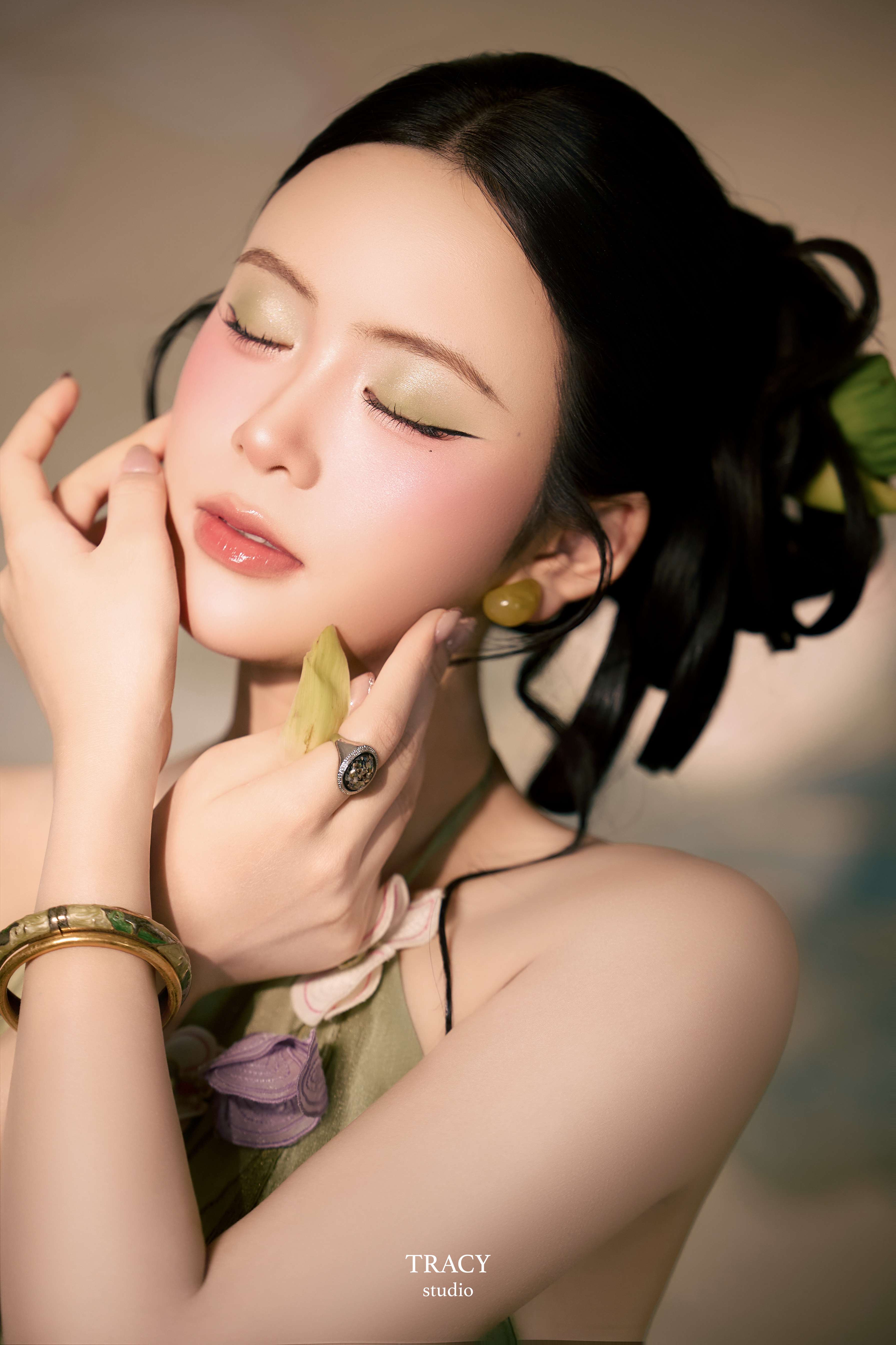 frontend/img/gallery/concept-sen/tracy-studio-chup-sen-phuong-thanh (1).jpg
